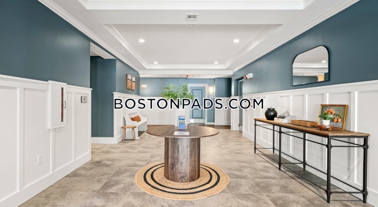 Wall St., Foxborough