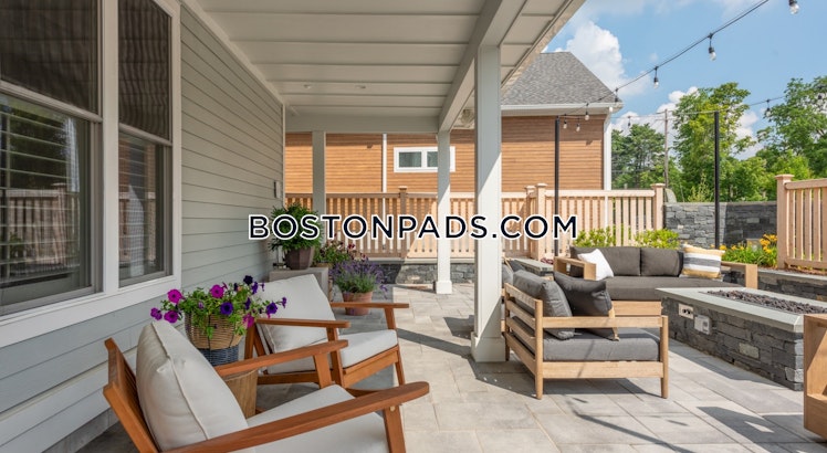 Wall St., Foxborough