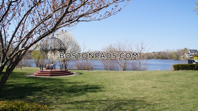 Melrose - $3,275+ /mo