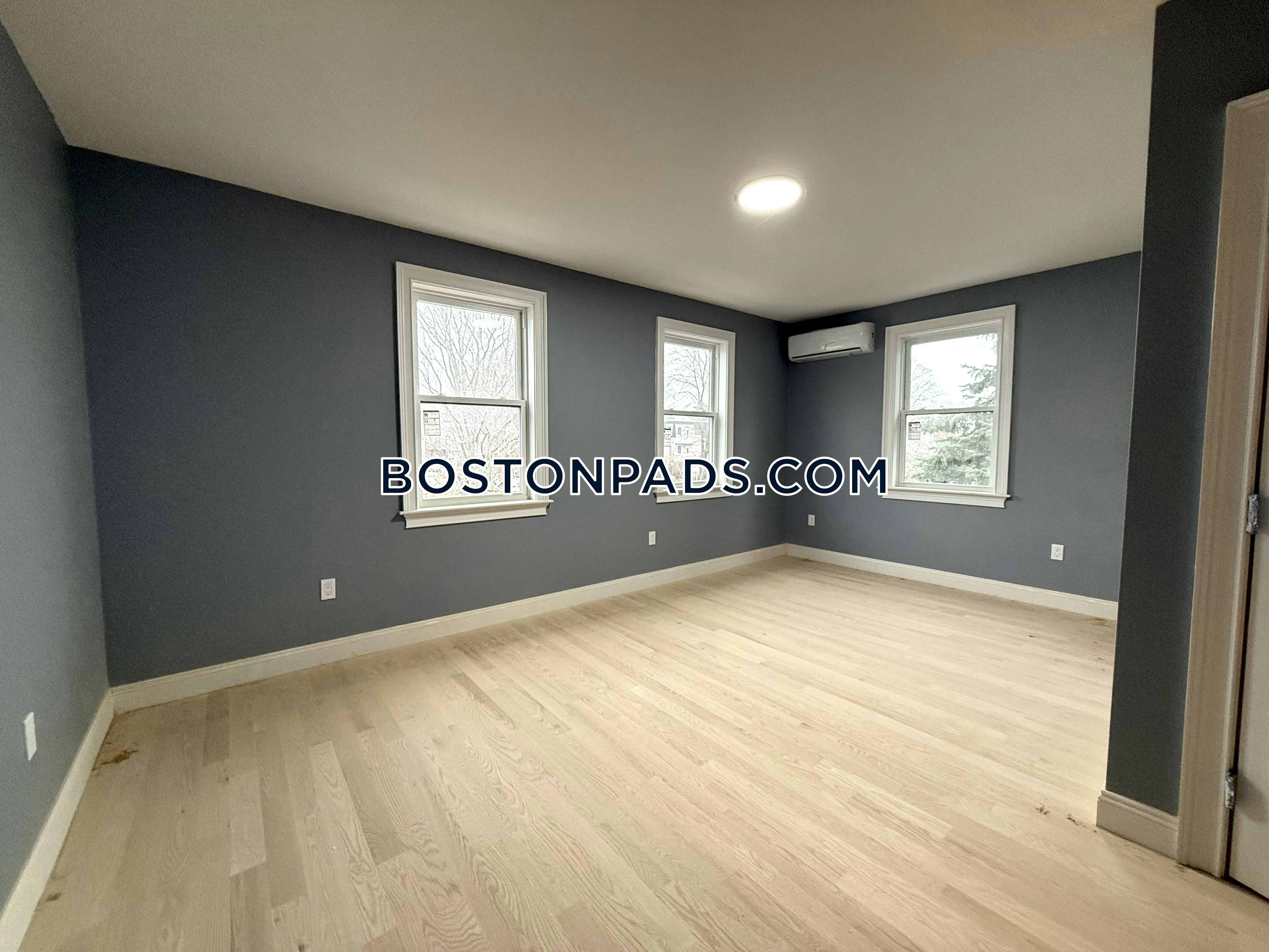 Boston - 4 Beds, 4.5 Baths