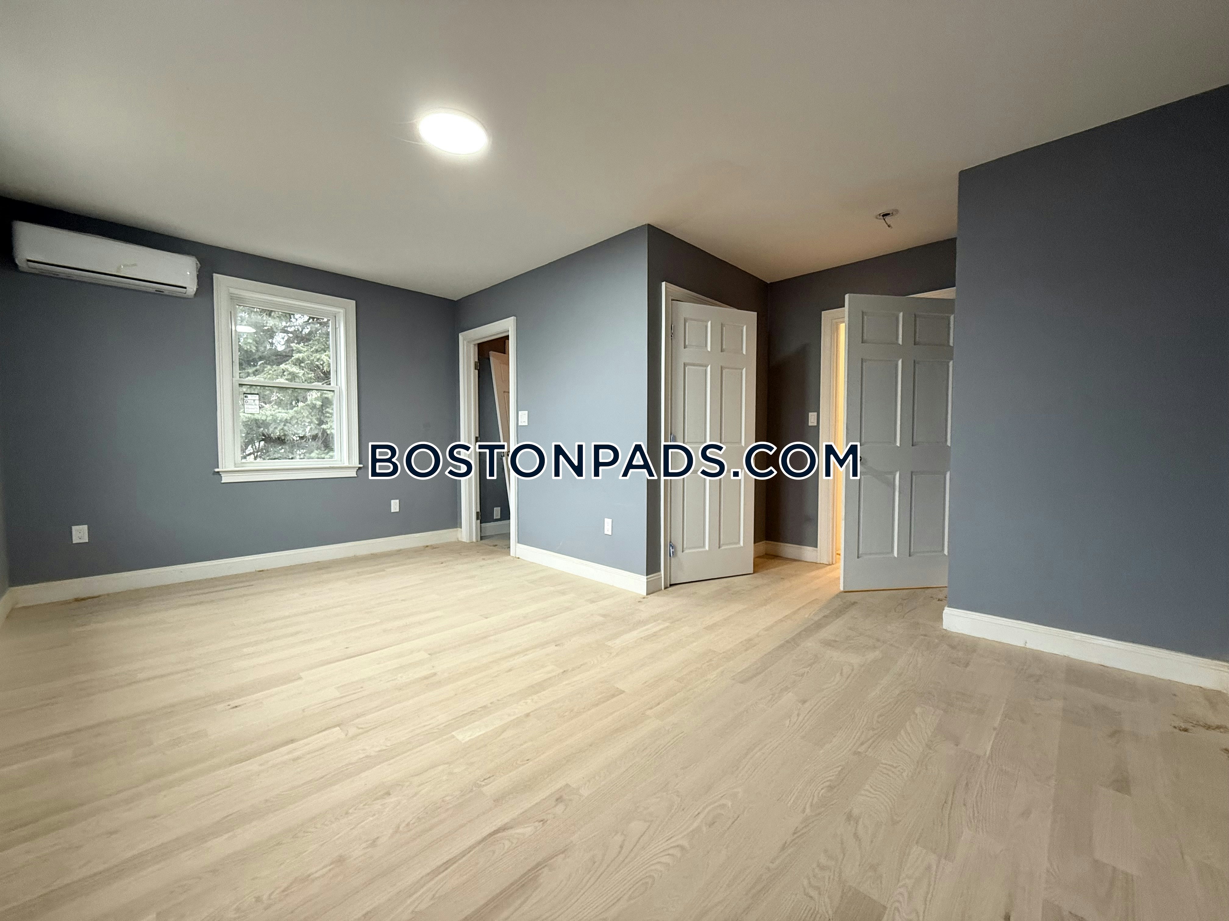 Boston - 4 Beds, 4.5 Baths