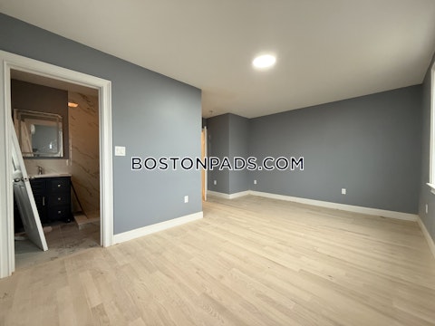 Brentwood St. Boston photo 3