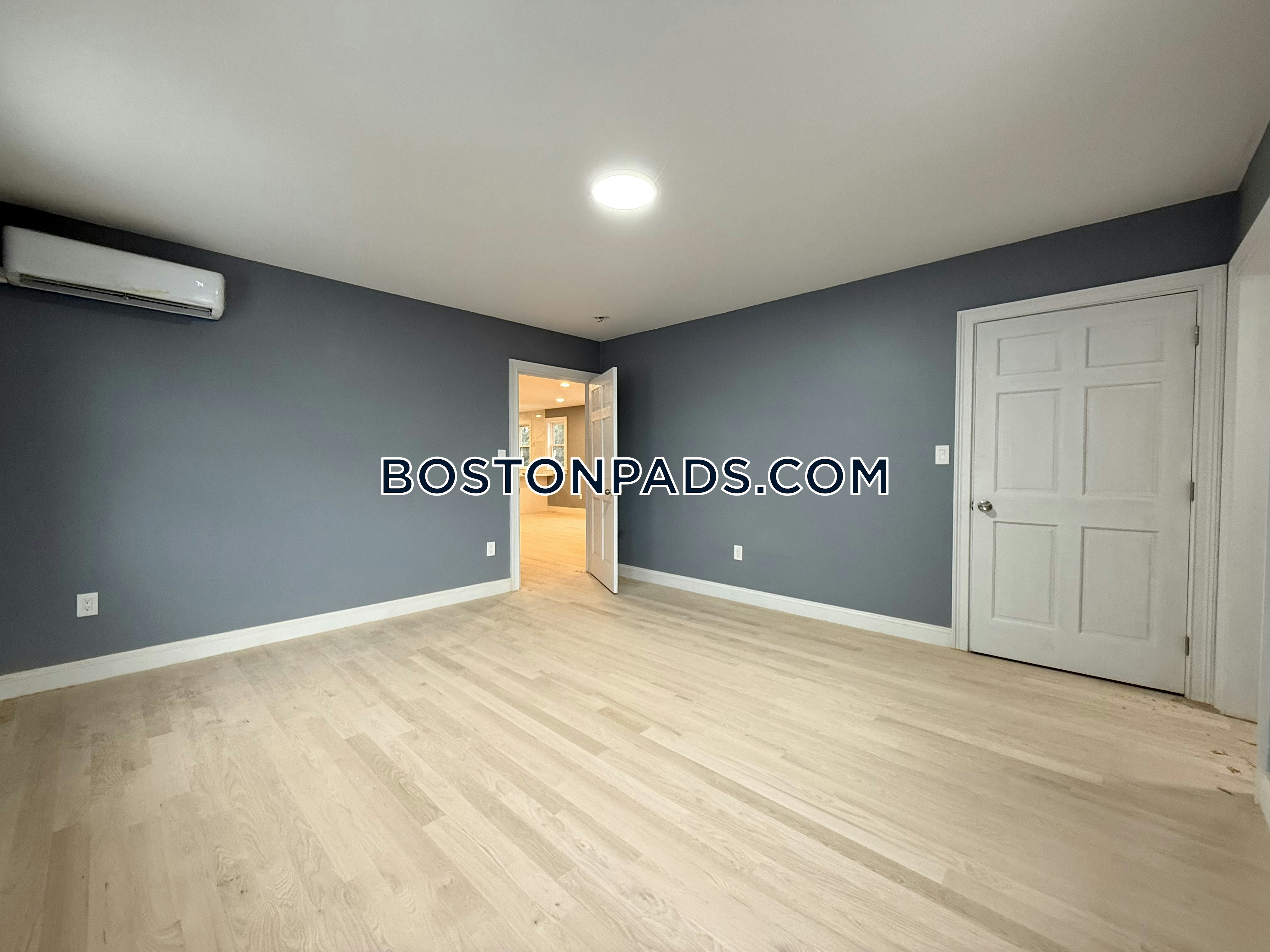 Boston - 4 Beds, 4.5 Baths