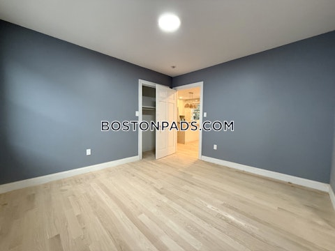 Brentwood St. Boston photo 13