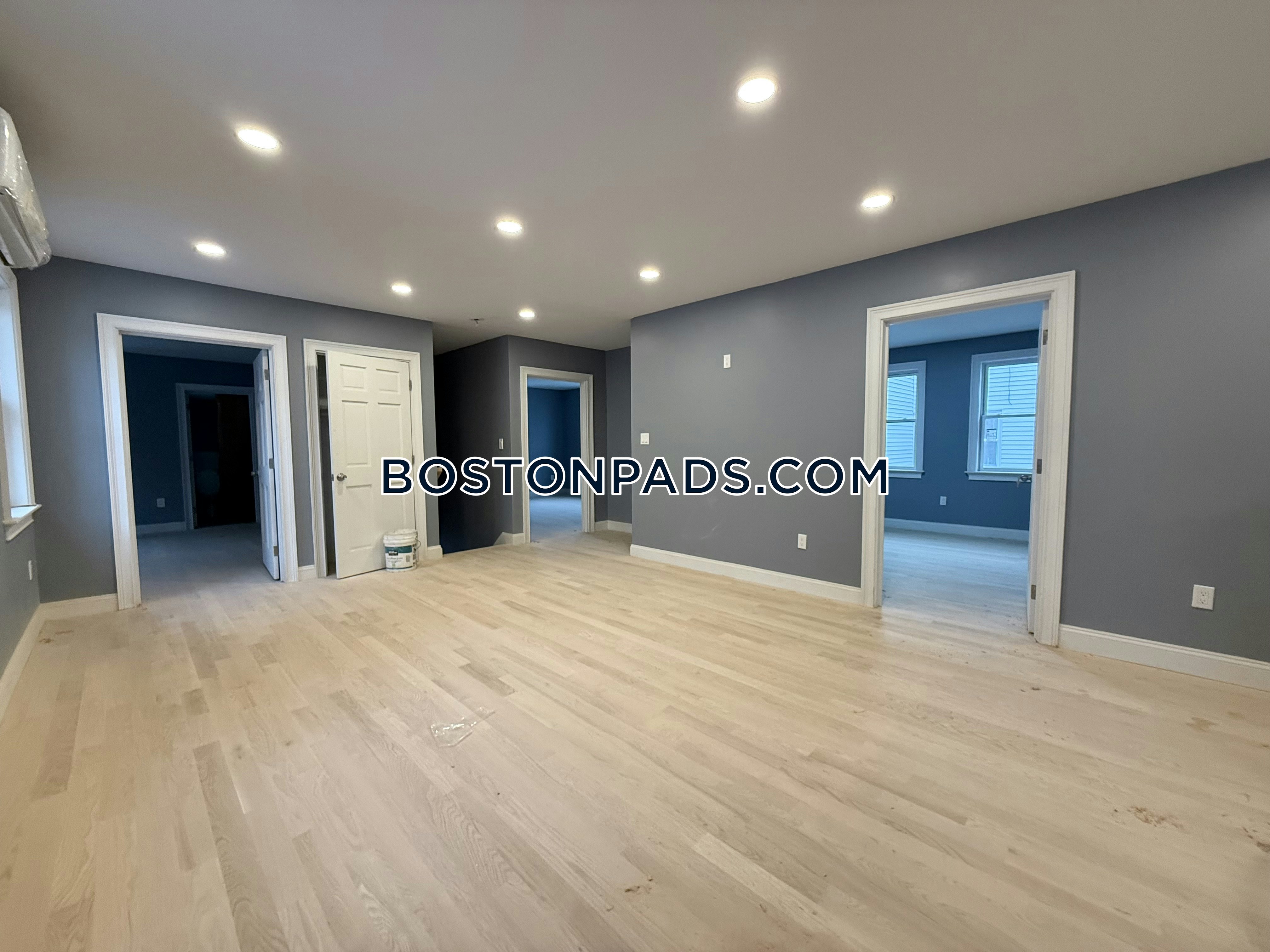Boston - 4 Beds, 4.5 Baths