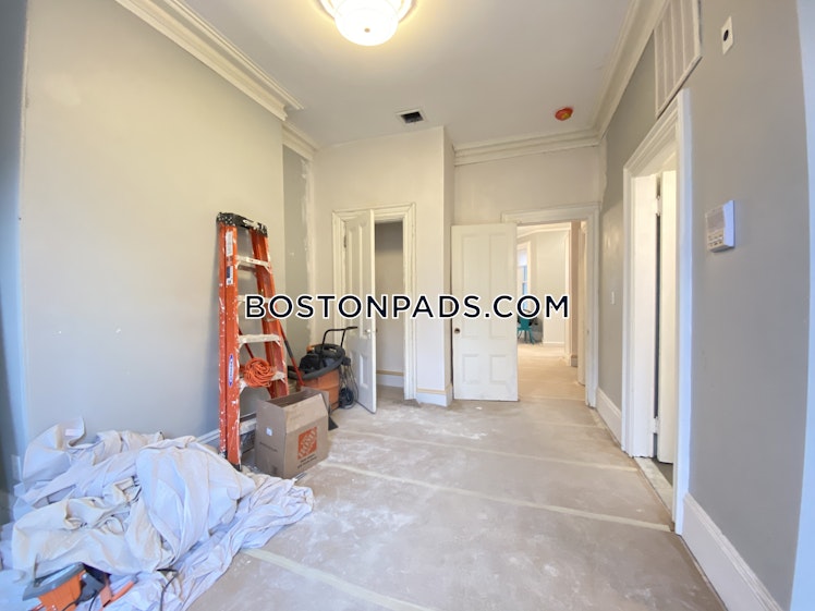 Wigglesworth St., Roxbury Crossing