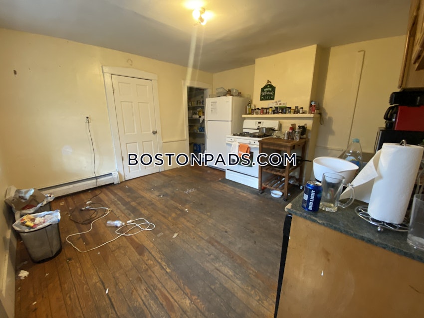 BOSTON - MISSION HILL - 6 Beds, 3 Baths - Image 12