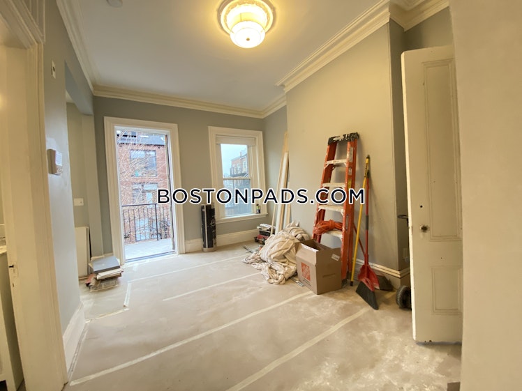 Wigglesworth St., Roxbury Crossing