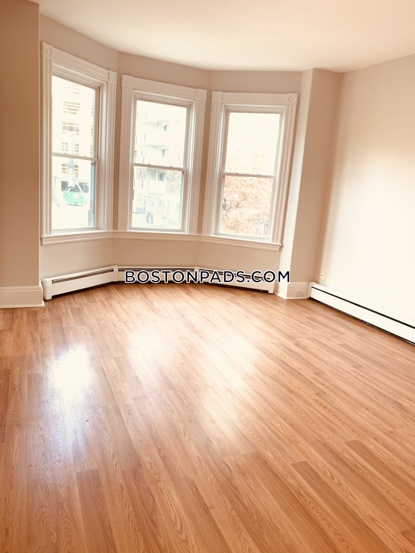 BOSTON - MISSION HILL - 3 Beds, 1 Bath - Image 5