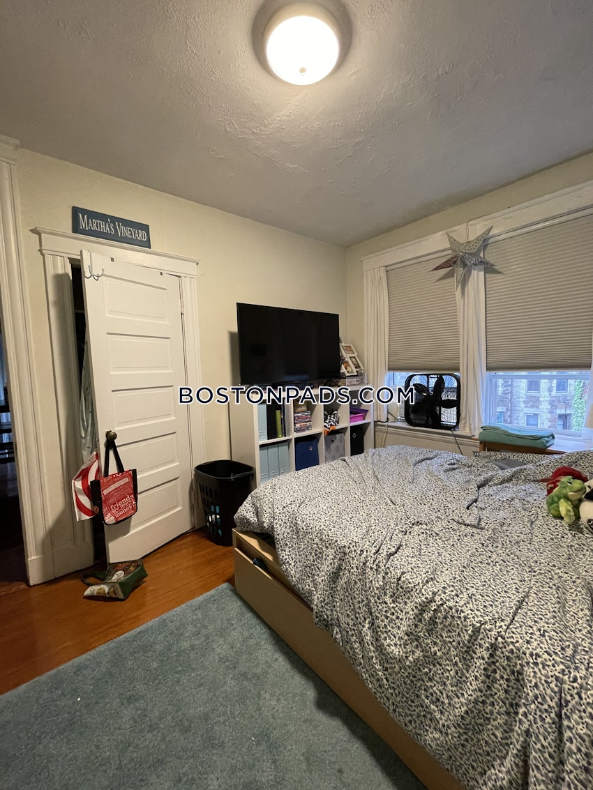 BROOKLINE- WASHINGTON SQUARE - 2 Beds, 1 Bath - Image 11