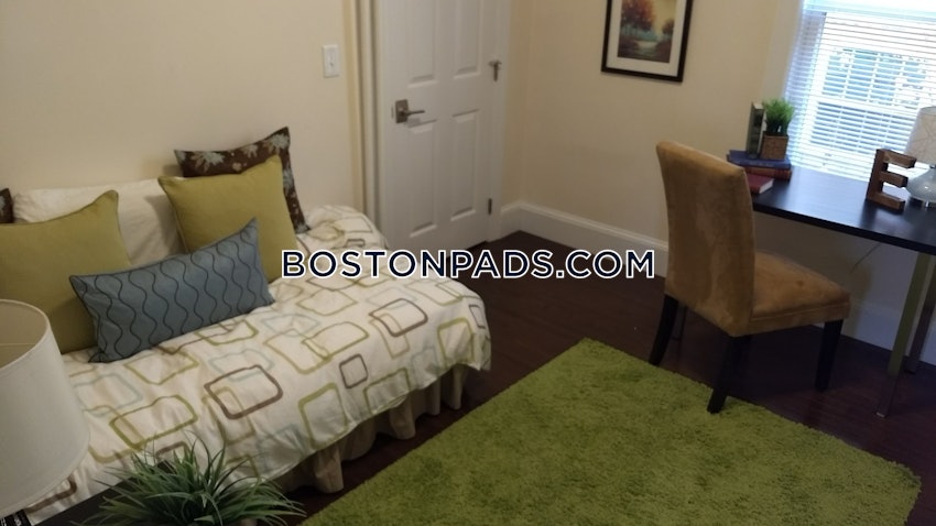 BOSTON - JAMAICA PLAIN - FOREST HILLS - 3 Beds, 1.5 Baths - Image 52