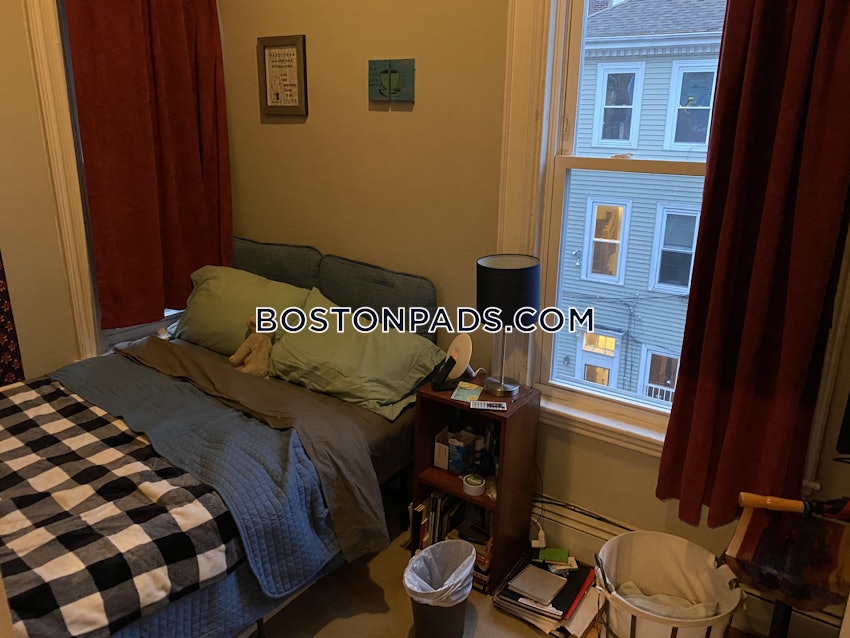 BOSTON - MISSION HILL - 4 Beds, 2 Baths - Image 12