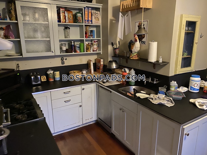 BOSTON - MISSION HILL - 4 Beds, 2 Baths - Image 3