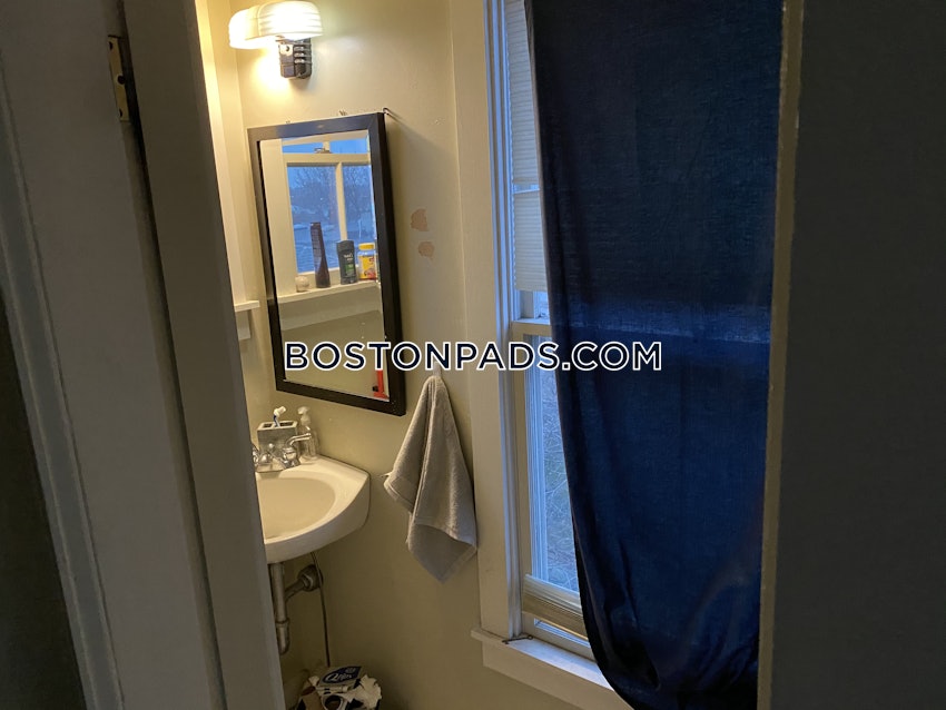 BOSTON - MISSION HILL - 4 Beds, 2 Baths - Image 22