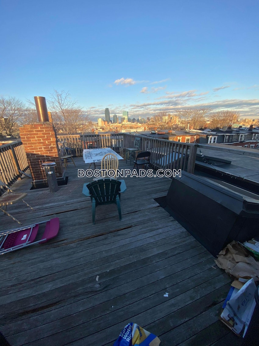 BOSTON - MISSION HILL - 4 Beds, 2 Baths - Image 18