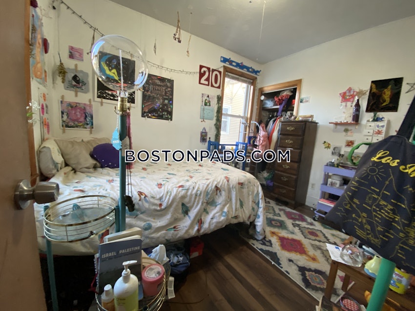 BOSTON - MISSION HILL - 4 Beds, 1 Bath - Image 24