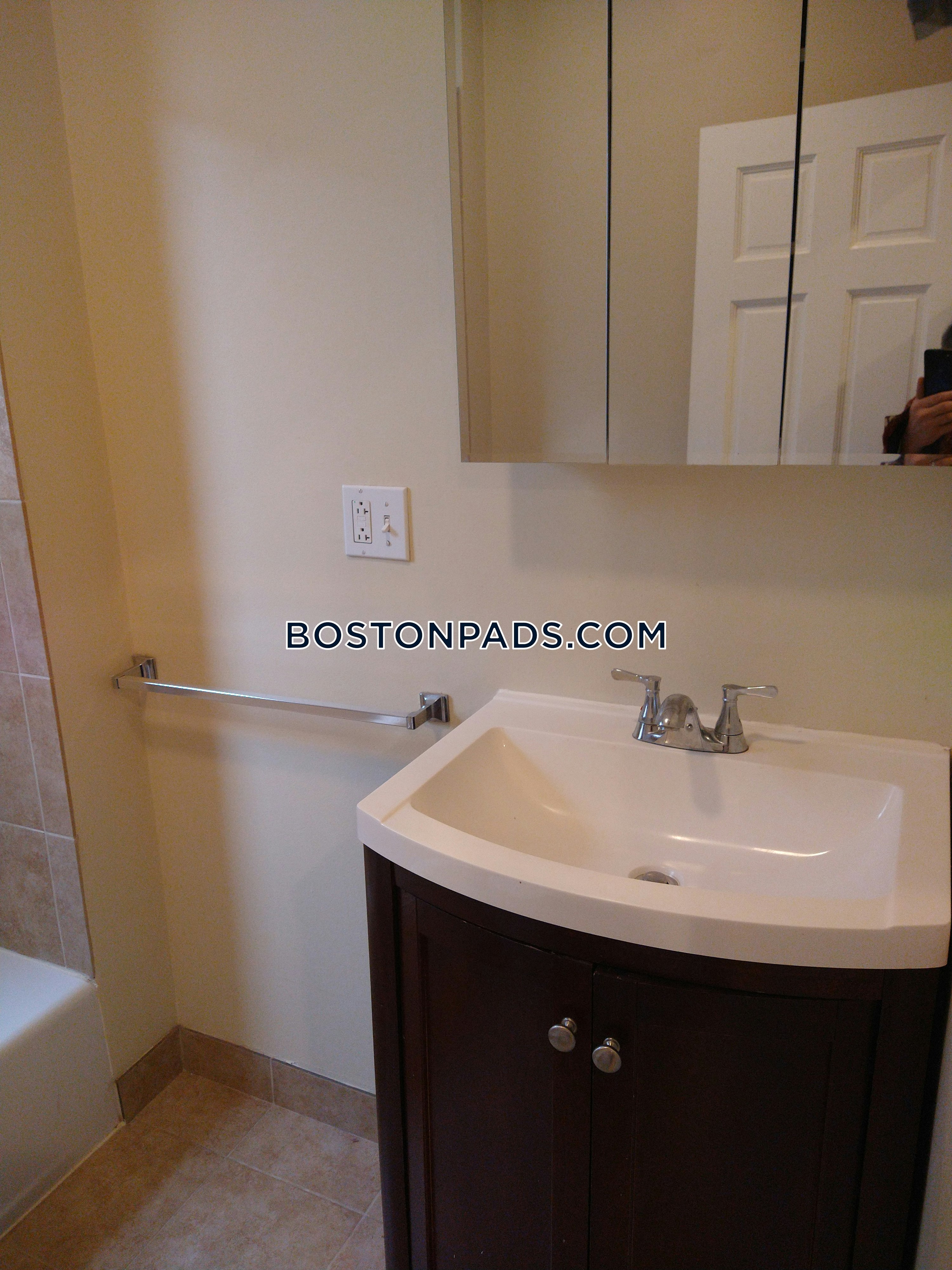Boston - 1 Beds, 1 Baths