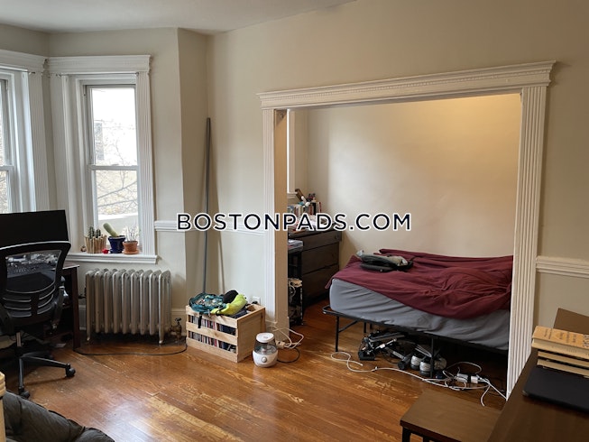 Boston - $2,600+ /mo