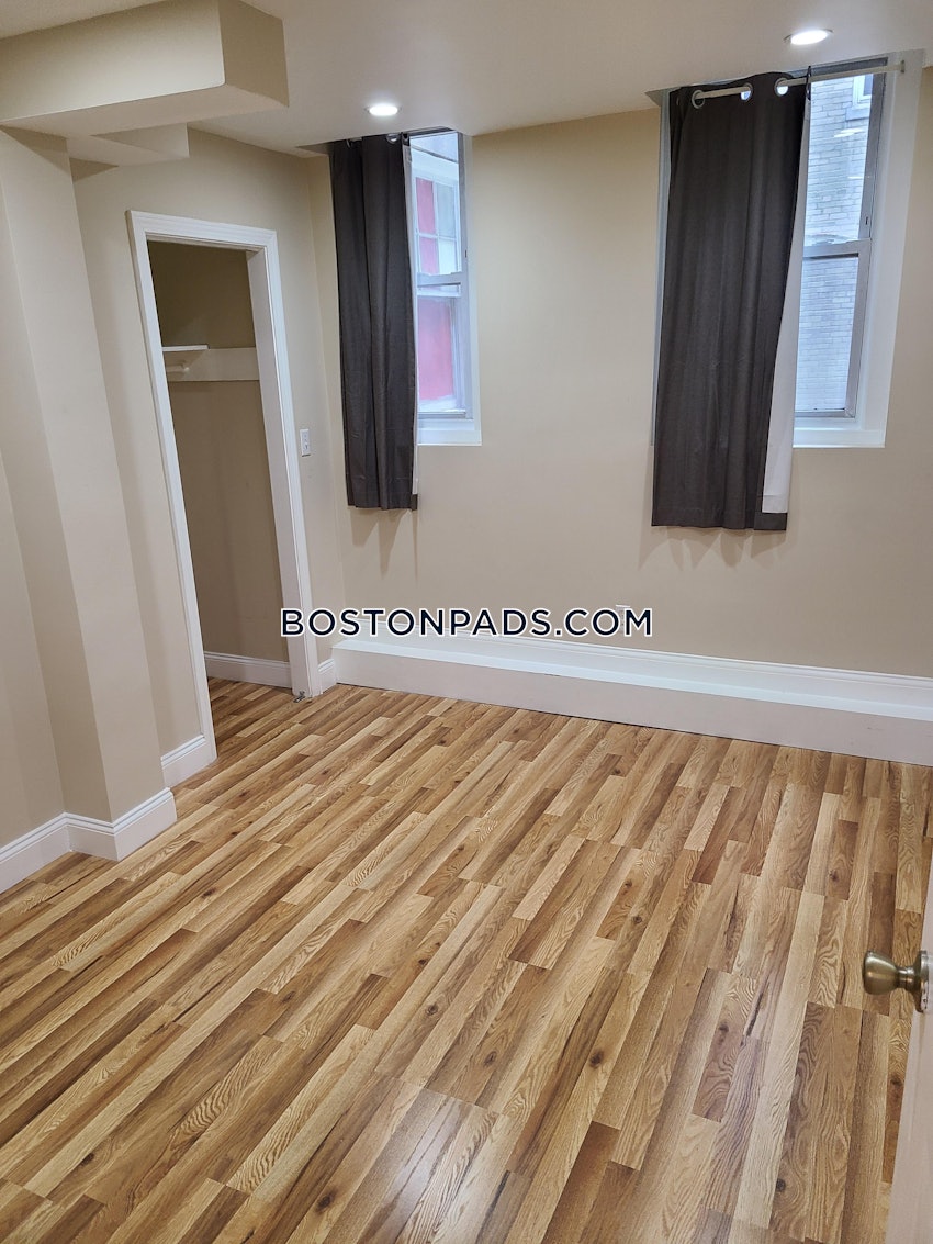 BOSTON - ALLSTON - 4 Beds, 2 Baths - Image 13