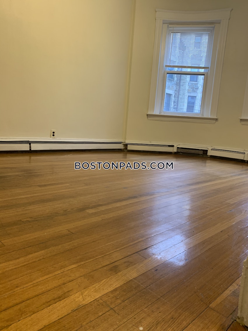 BROOKLINE- WASHINGTON SQUARE - 2 Beds, 1 Bath - Image 2