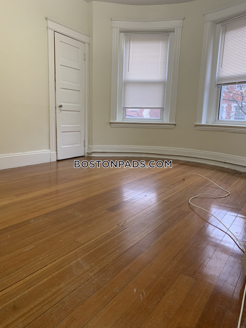 BROOKLINE- WASHINGTON SQUARE - 2 Beds, 1 Bath - Image 6