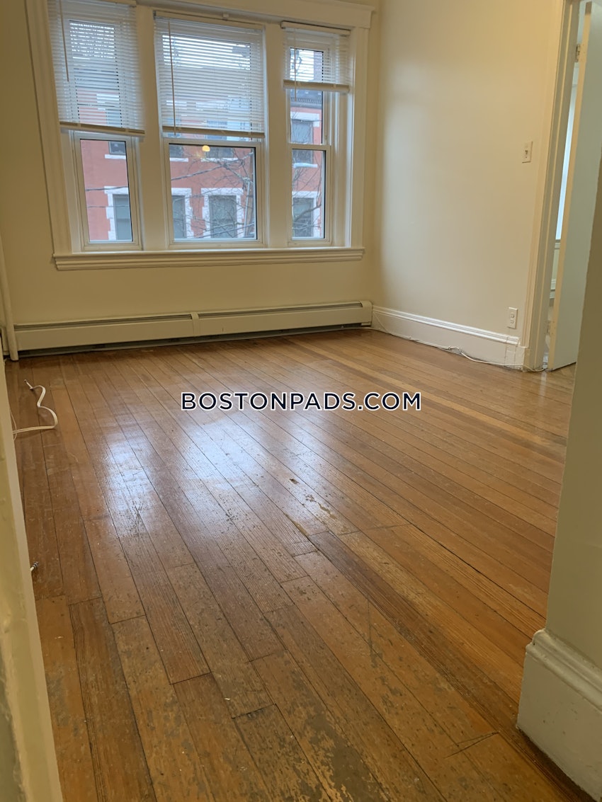 BROOKLINE- WASHINGTON SQUARE - 2 Beds, 1 Bath - Image 5