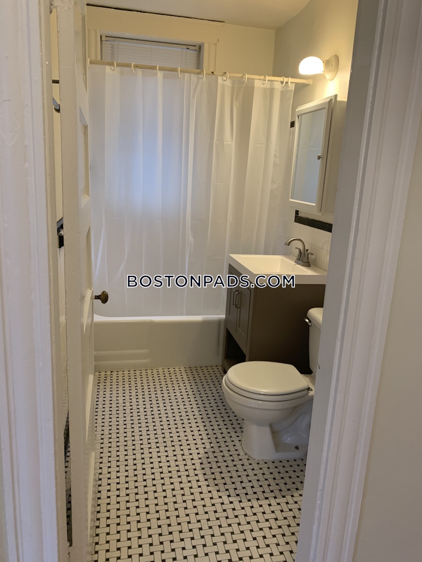 BROOKLINE- WASHINGTON SQUARE - 2 Beds, 1 Bath - Image 9