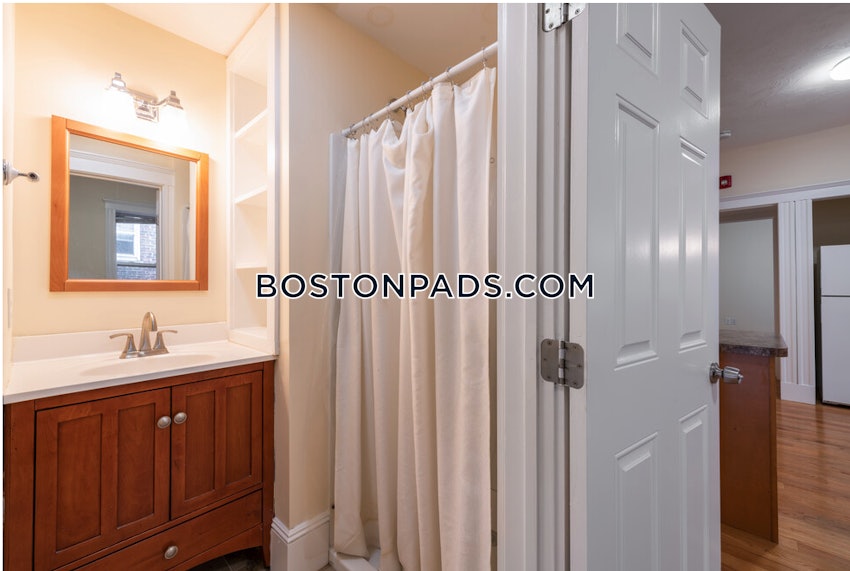 BOSTON - MISSION HILL - 4 Beds, 2 Baths - Image 10