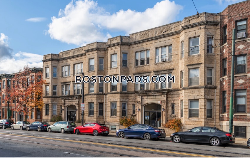 BOSTON - MISSION HILL - 4 Beds, 2 Baths - Image 40
