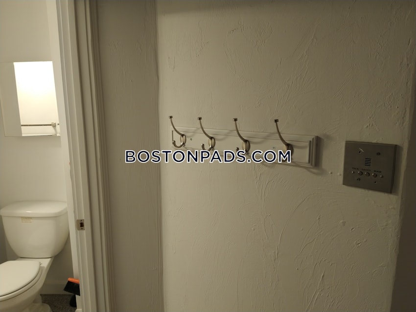 BOSTON - BACK BAY - 1 Bed, 1 Bath - Image 18