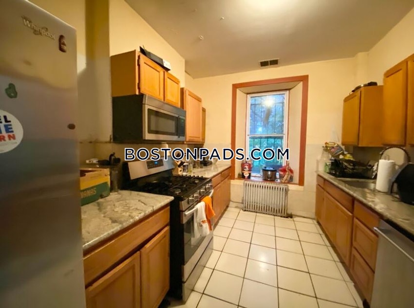 BOSTON - MISSION HILL - 4 Beds, 2 Baths - Image 11