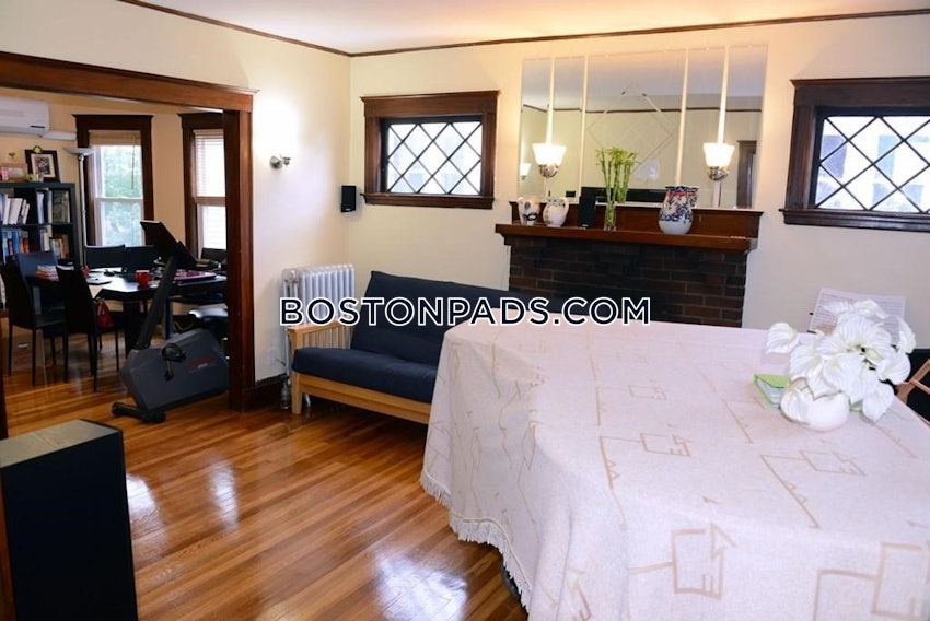 BOSTON - MISSION HILL - 4 Beds, 2.5 Baths - Image 5