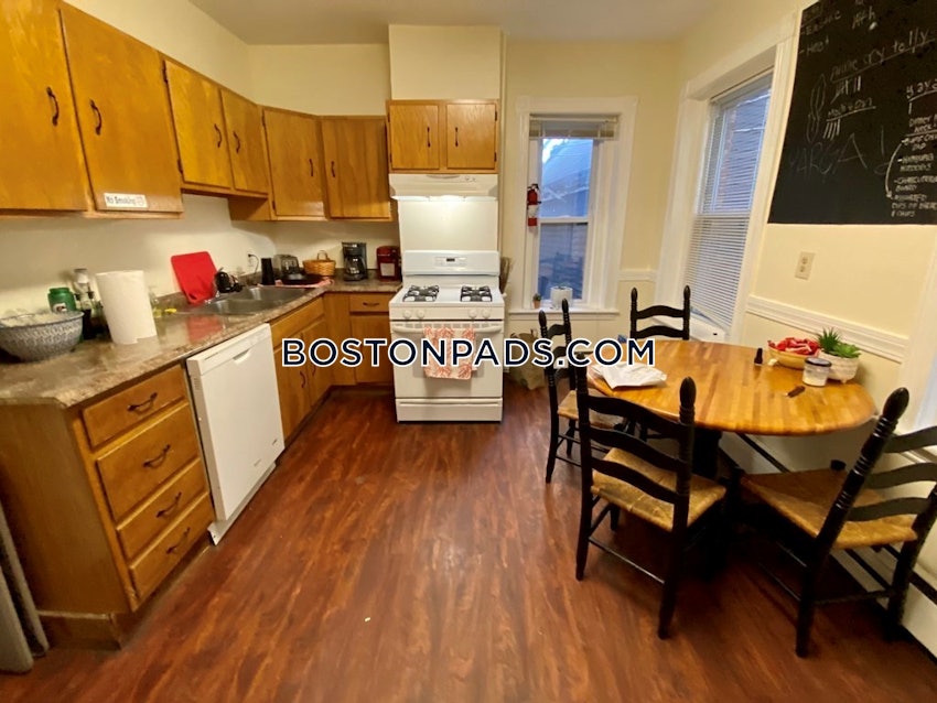 BOSTON - MISSION HILL - 3 Beds, 1.5 Baths - Image 18