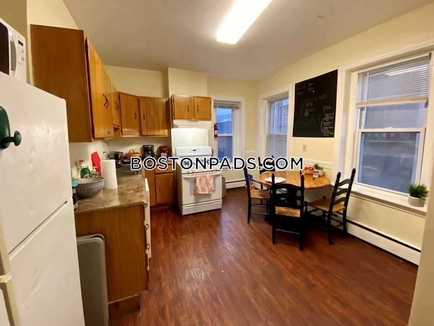 BOSTON - MISSION HILL - 3 Beds, 1.5 Baths - Image 16