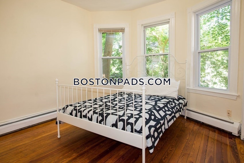 BOSTON - MISSION HILL - 3 Beds, 1.5 Baths - Image 13