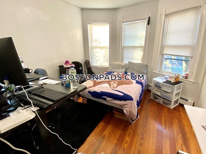 BOSTON - MISSION HILL - 3 Beds, 2 Baths - Image 9