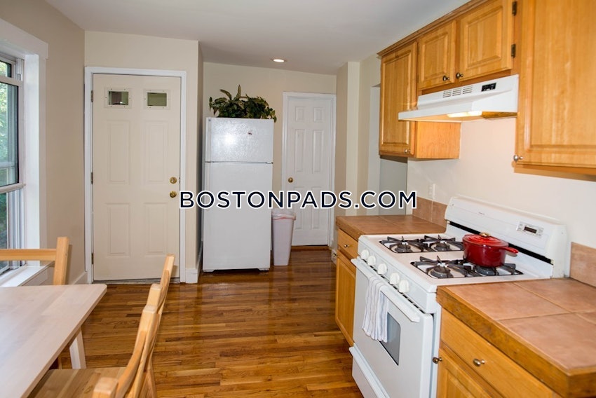 BOSTON - MISSION HILL - 3 Beds, 1.5 Baths - Image 3