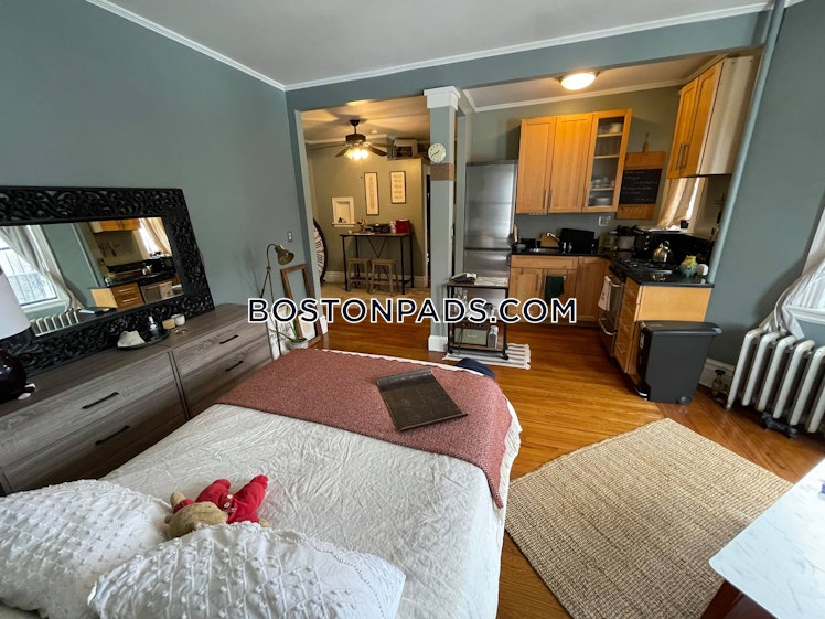 Charlesgate East, Boston