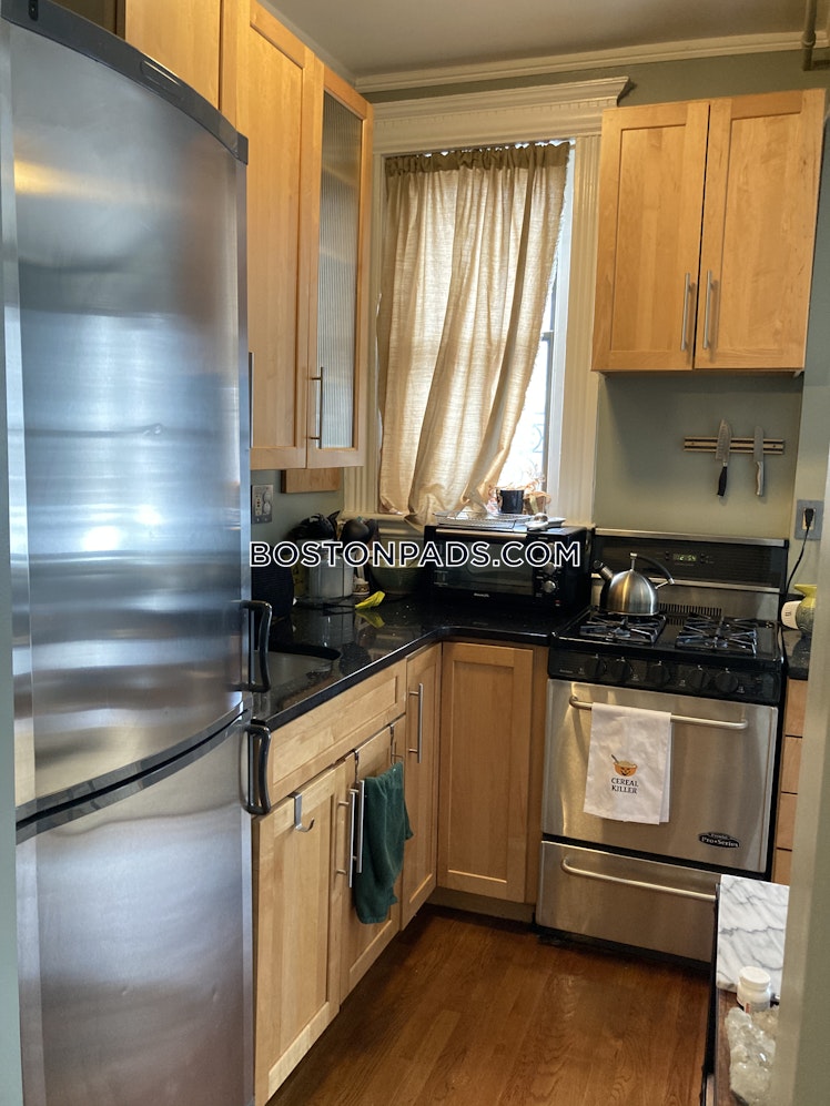 Charlesgate East, Boston