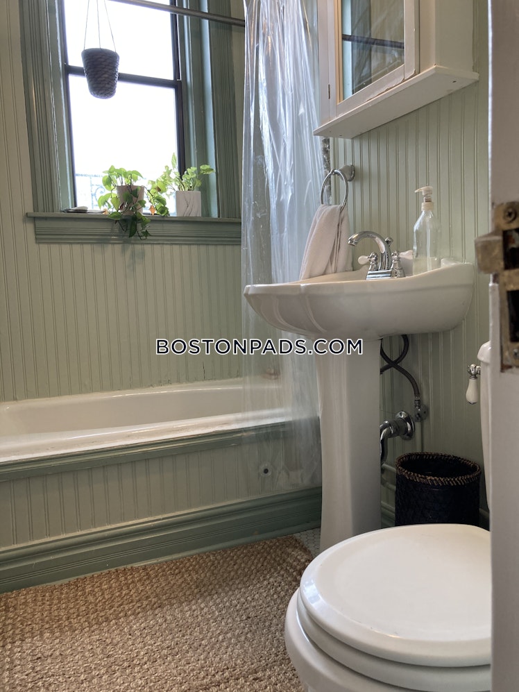 Charlesgate East, Boston