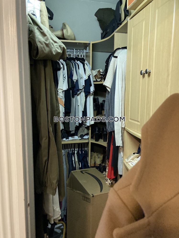 Charlesgate East, Boston