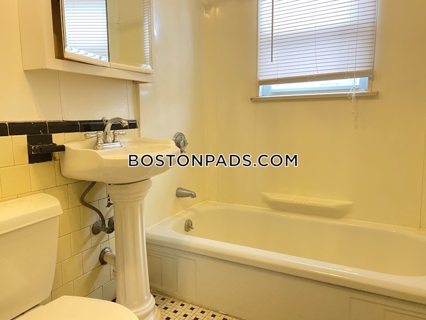BOSTON - BRIGHTON - OAK SQUARE - 1 Bed, 1 Bath - Image 2