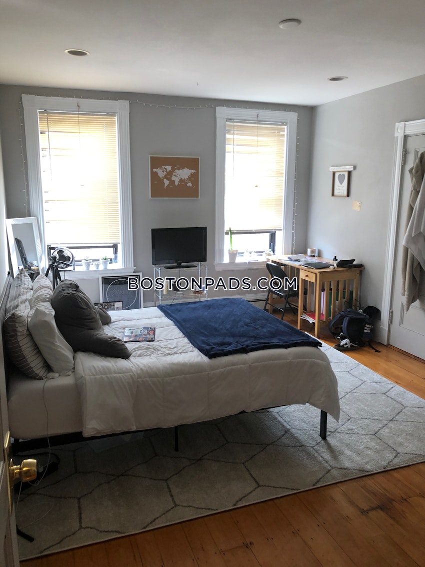 BOSTON - MISSION HILL - 4 Beds, 1 Bath - Image 3