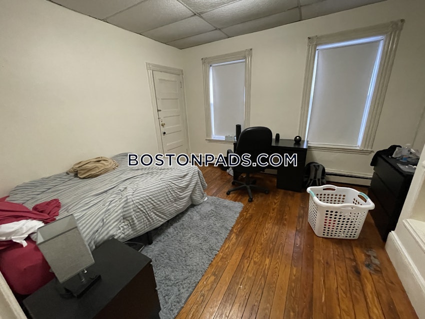 BOSTON - MISSION HILL - 3 Beds, 1 Bath - Image 29