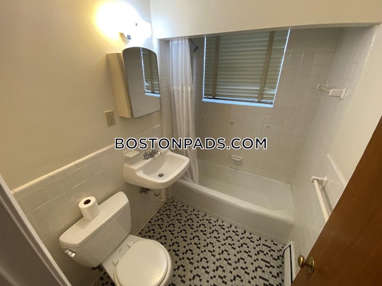 Brattle Dr., Arlington