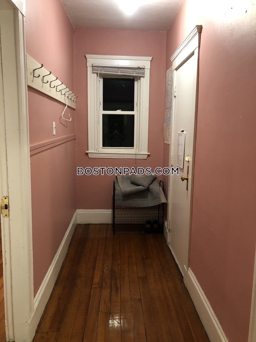 SOMERVILLE - PORTER SQUARE - 4 Beds, 1 Bath - Image 3