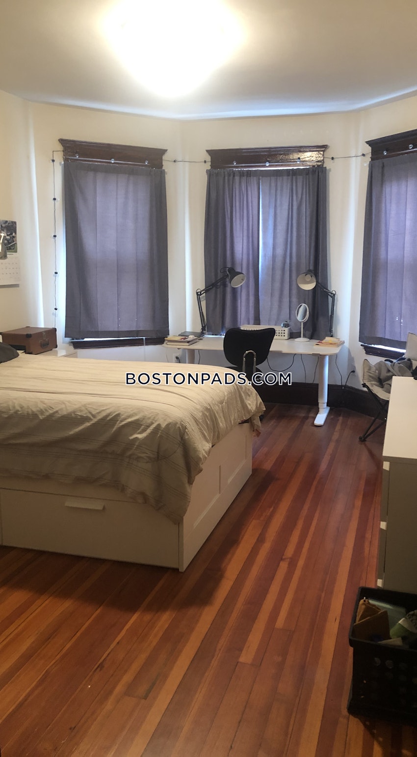 BOSTON - MISSION HILL - 5 Beds, 2 Baths - Image 9