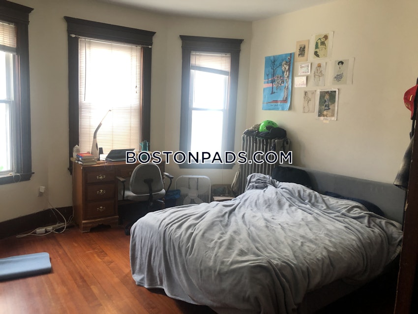 BOSTON - MISSION HILL - 5 Beds, 2 Baths - Image 3