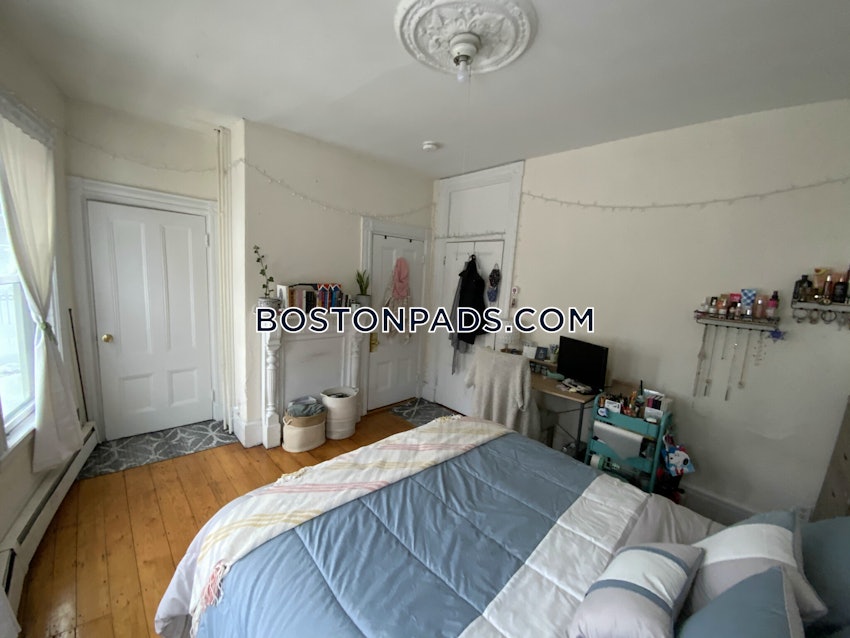 BOSTON - MISSION HILL - 4 Beds, 1 Bath - Image 5