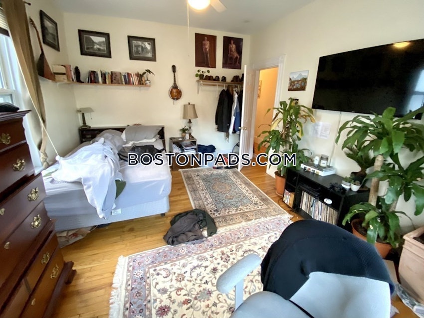 BOSTON - MISSION HILL - 4 Beds, 1 Bath - Image 7